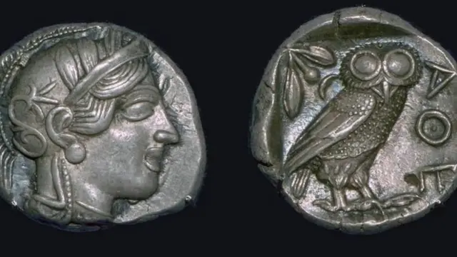 Ndege huyo alikuwa mnyama mtakatifu wa mungu wa kike Athens katika hadithi za Uigiriki, na katika tamaduni za Kirumi, ndege wa Minerva.