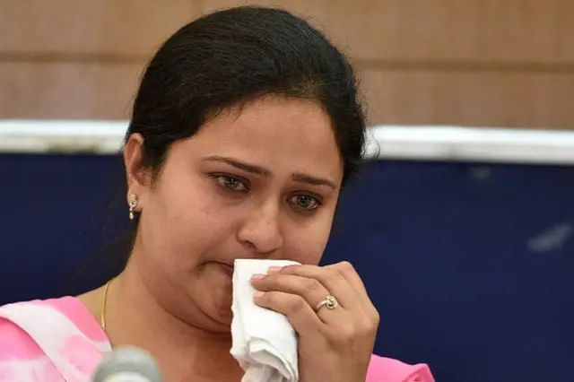 டாக்டர் கானின் மனைவி ஷாபிஸ்டா கோரக்பூரில் பல் மருத்துவராக பணிபுரிந்து வருகிறார்.