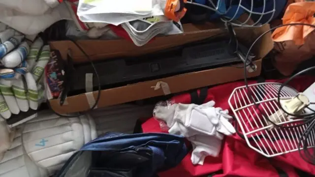 गुजरात पोलिसांनी जप्त केलेलं सामान