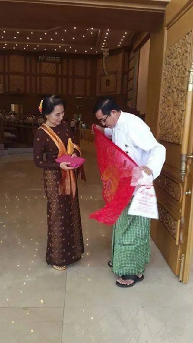 ၂၀၁၀ ရွေးကောက်ပွဲမှာတော့လွှတ်တော်ကိုယ်စားလှယ်လောင်းအဖြစ် ဝင်ရောက်အရွေးခံခဲ့ပြီးလွှတ်တော်ကိုယ်စားလှယ်ဖြစ်လာခဲ့ပါတယ်။