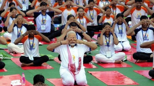 印度总理莫迪也是瑜伽爱好者