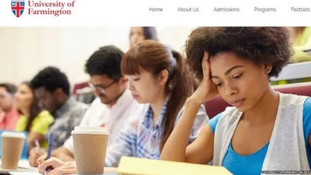 ਯੂਨੀਵਰਸਿਟੀ ਆਫ਼ ਫਾਰਮਿੰਗਟਨ ਦੀ ਜਾਅਲੀ ਵੈੱਬਸਾਈਟ ਦਾ ਸਕਰੀਨਸ਼ਾਟ ਜਿਸ ਵਿੱਚ ਵਿਦਿਆਰਥੀ ਕਲਾਸ ਰੂਮ ਵਿੱਚ ਪੜ੍ਹਦੇ ਦਿਖ ਰਹੇ ਹਨ।