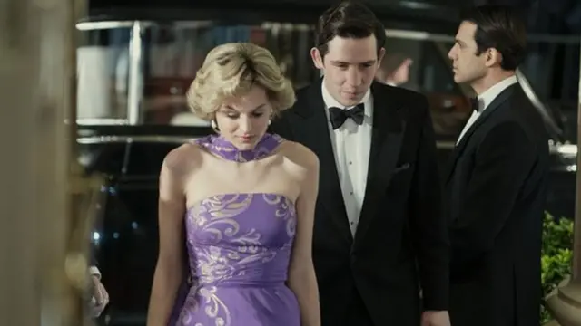 Кадр из сериала "Корона"