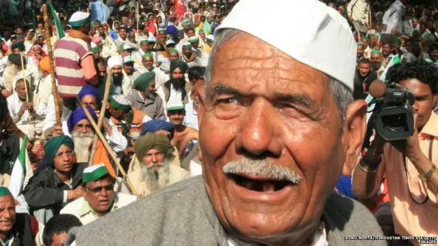 ਰਾਕੇਸ਼ ਦੇ ਪਿਤਾ ਅਤੇ ਕਿਸਾਨ ਆਗੂ ਮਹੇਂਦਰ ਸਿੰਘ ਟਿਕੈਤ