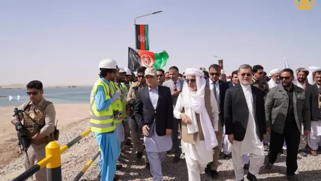 مردم نیمروز از او به گرمی استقبال کردند.