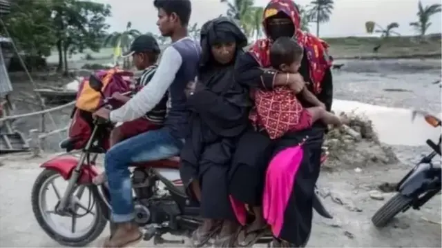 অভিযোগ রয়েছে, অতিরিক্ত যাত্রী ও নিরাপত্তা সরঞ্জাম ব্যবহার না করেই অনেকে মোটরসাইকেল চালান