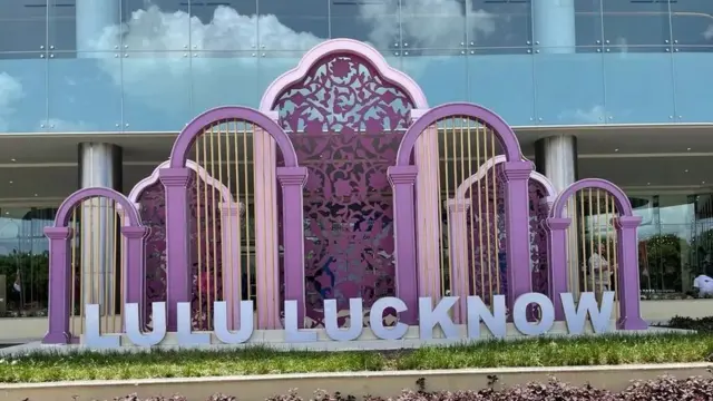 નોંધનીય છે કે આ મૉલમાં અજાણી વ્યક્તિઓના એક જૂથની થોડા દિવસ પહેલાં નમાજ પઢવાના આરોપમાં ધરપકડ કરાઈ હતી