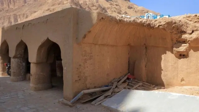 القصر يعد من أهم المباني المبنية من الطوب اللبن في اليمن.