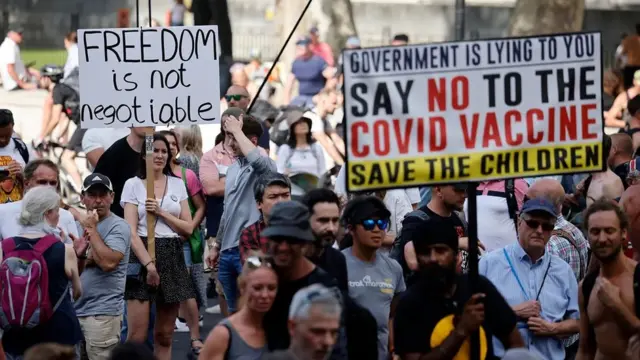 백신 접종을 망설이는 대부분은 일부 반백신 시위자처럼 반과학적인 견해를 가지고 있지 않다