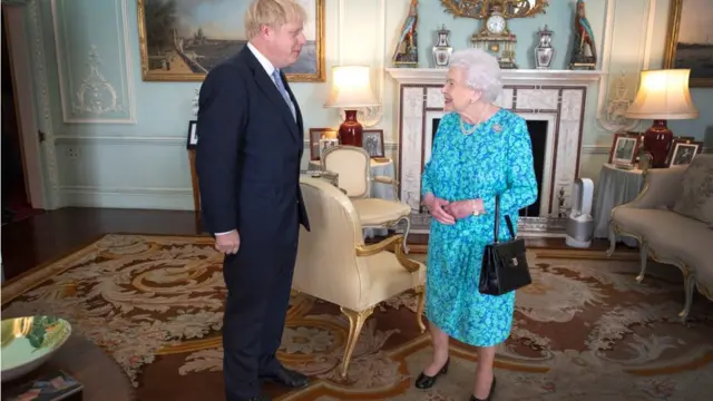 Джонсон та Єлизавета II