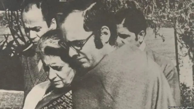 ਸੰਜੇ ਗਾਂਧੀ ਦਾ ਇੰਦਰ ਕੁਮਾਰ ਗੁਜਰਾਲ ਨਾਲ ਕਾਫੀ ਟਕਰਾਅ ਰਿਹਾ ਸੀ।