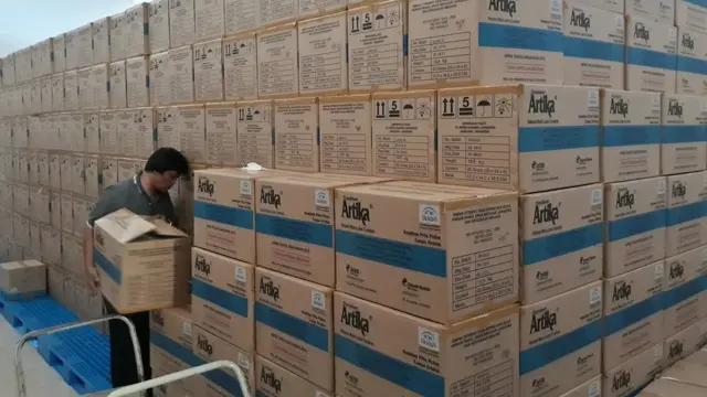 Berkotak-kotak kondom di BKKBN Jawa Barat.