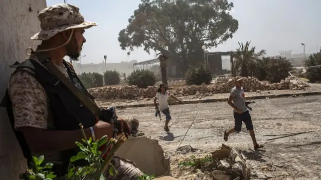 लीबिया के सिरते में सरकारी लड़ाका