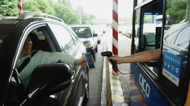 Trả tiền đi đường bằng điện thoại ở Trung Quốc