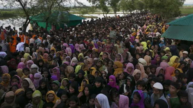 रोहिंग्या मुसलमानों के दर्द बयां करती तस्वीरें