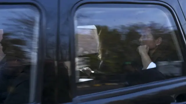 গাড়ির ভেতরে ইউরোপীয় এমপি-রা। শ্রীনগর, ২৯ অক্টোবর ২০১৯