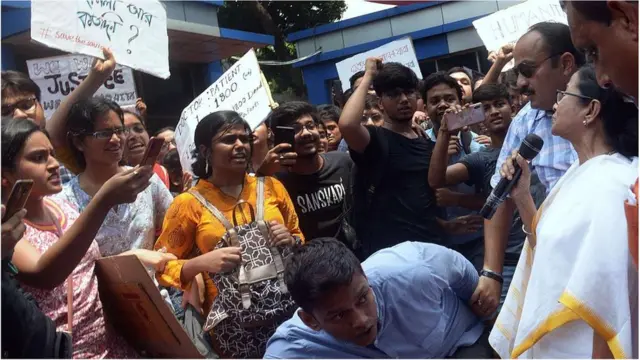 हड़ताल करते हुए डॉक्टर