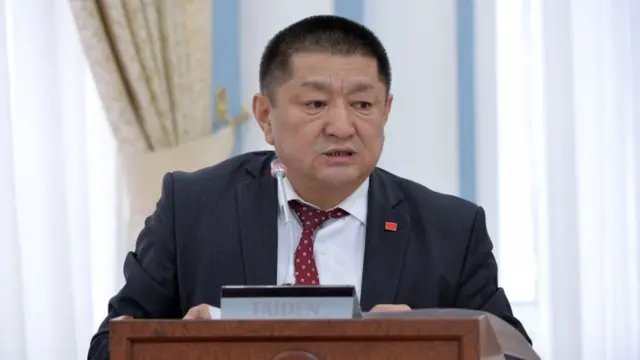 мурдагы Саламаттыкты сактоо министри Космосбек Чолпонбаев