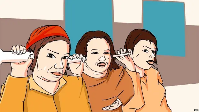 ਕਮਰੇ ਦੇ ਅੰਦਰ ਦੀ ਟੋਹ ਲੈਂਦਿਆਂ ਤਿੰਨ ਔਰਤਾਂ