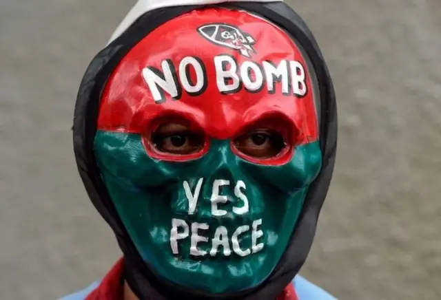 అణు నిరాయుధీకరణ జరగాలంటూ ప్రపంచ వ్యాప్తంగా పలు సంస్థలు డిమాండ్ చేస్తున్నాయి.