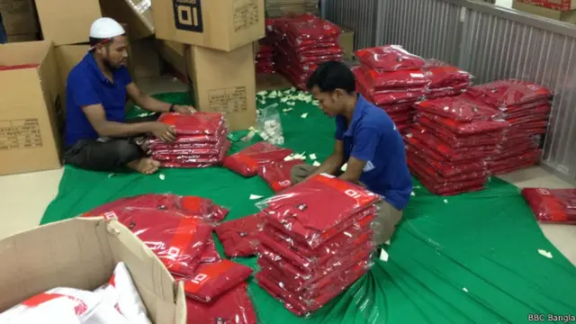 වැඩි වැටුප් ඉල්ලන කම්කරු නායකයන් දඟගෙට