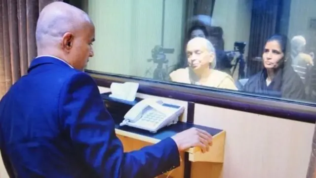 ஜாதவ் - குடும்பத்தினர் சந்திப்பு