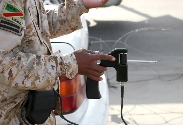 بمب یاب تقلبی