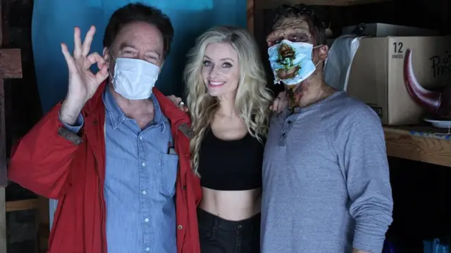 корона зомбији