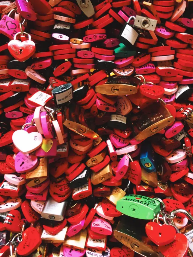 இதய வடிவ பூட்டுகள்