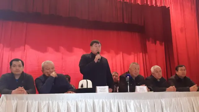 Уран маселеси боюнча өкмөт мүчөлөрү Балыкчы шаарында эл менен жолугушту