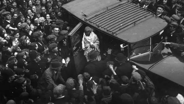 ஏன் காந்திக்கு எதிராக அணி திரள்கிறார்கள் மலாவி மக்கள்?