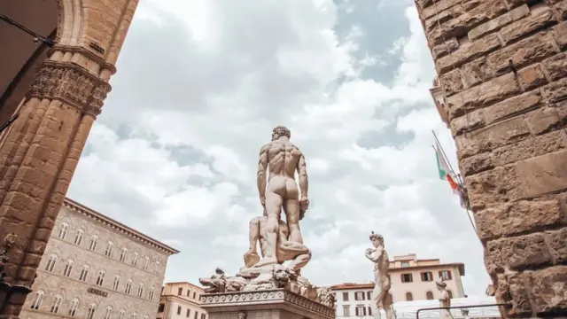 Pelanggan kaya seperti keluarga Medici menjadikan Florence sebagai pusat seni yang berkembang pesat.