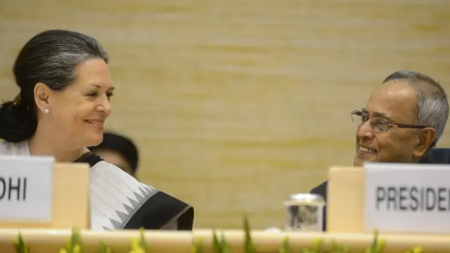 सोनिया गांधी, प्रणब मुखर्जी