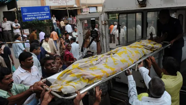 বিষাক্ত মদ পানের জন্য মৃত্যুর ঘটনা ভারতে প্রায়ই ঘটে থাকে