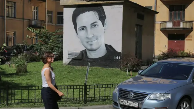 Граффити с Павлом Дуровым в Петербурге