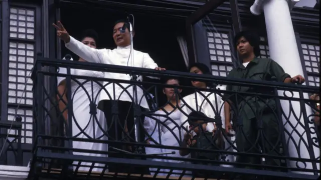 Philippine President Ferdinand Marcos waves to supporters in 1986