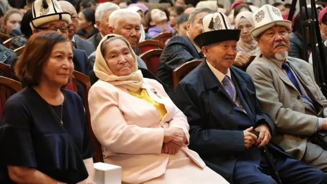 Сапарбек ата, жакындары менен