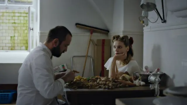 Главные герои марксистской комедии о вампирах: Левушка-Куберский (Александр Коберидзе) и Октавия Фламбов-Янсен (Лилит Штангенберг)