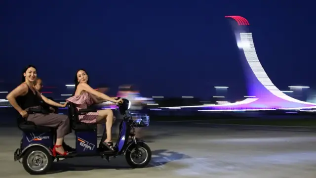 Rus tilida oilaviy guruh porno video