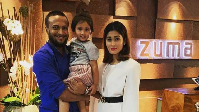 হাজার ব্যস্ত থাকলেও পরিবারকে সময় দিতে ভোলেন না সাকিব