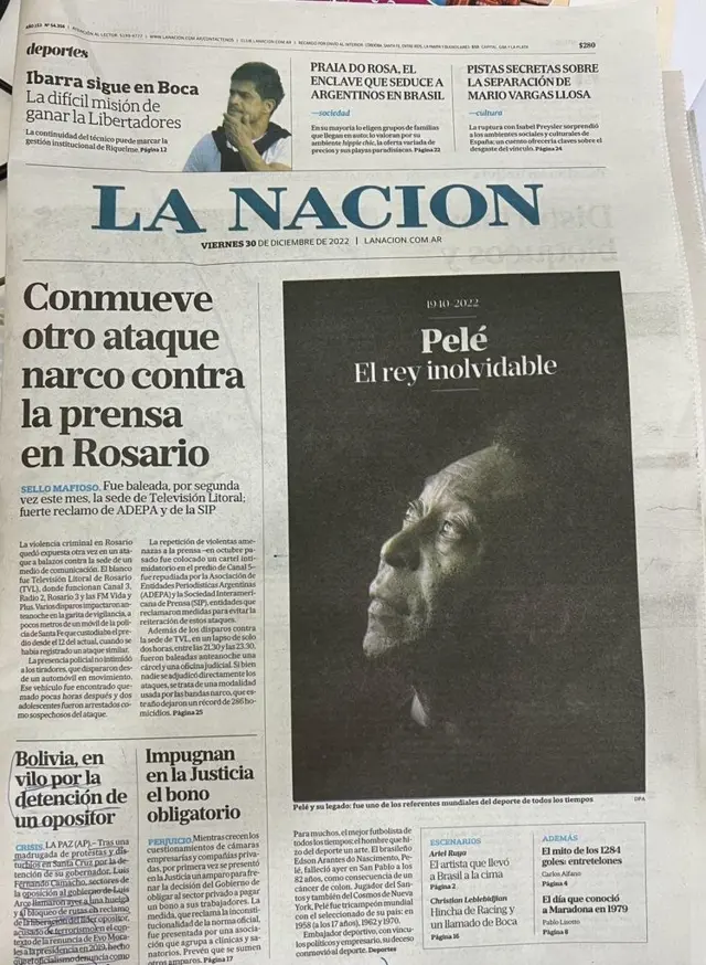 Capa do jornal La Nacion com homenagem a Pelé