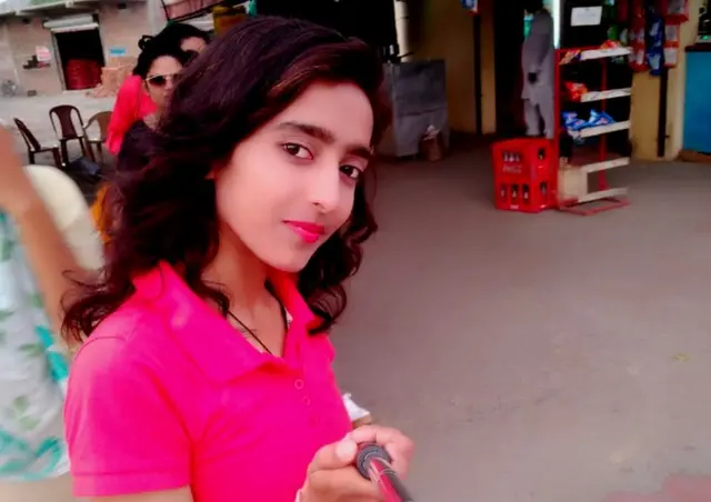 INDOR LADY COP RAGGING