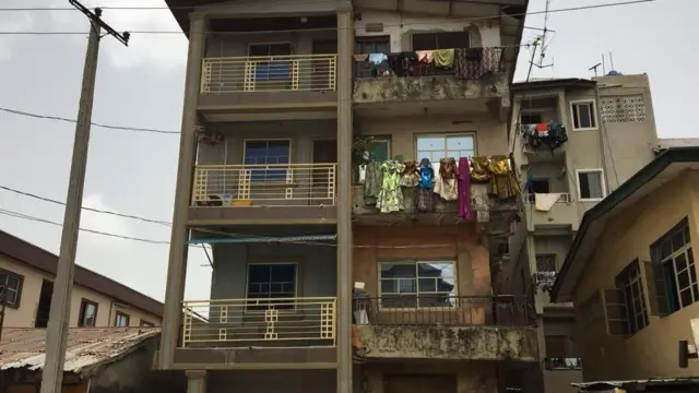 Ilé áláwọ̀ méjì