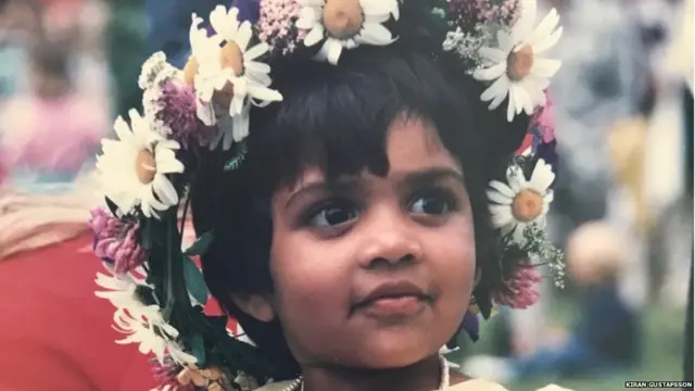 ਕਿਰਨ ਦੀ ਮਾਂ ਨੇ ਉਸ ਨੂੰ ਸੂਰਤ ਦੇ ਅਨਾਥ ਆਸ਼ਰਮ ਵਿੱਚ ਦੇ ਦਿੱਤਾ ਸੀ