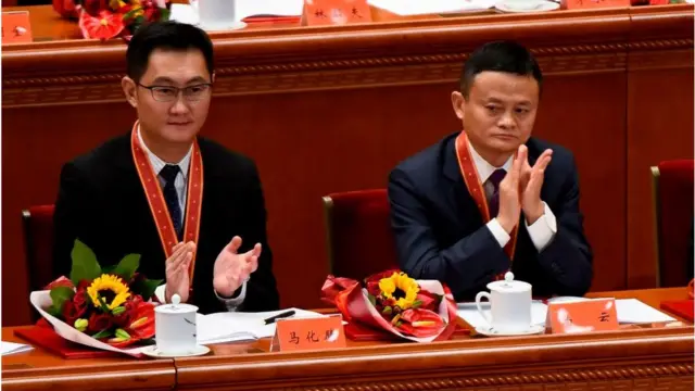 在习近平发表讲话之前，中共给包括马化腾、马云在内的100人颁发了改革先锋的奖章。