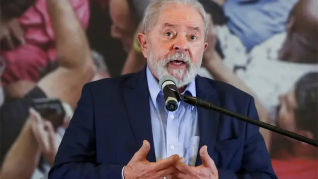 Lula fala ao microfone,quem e o dono da realsbetpé