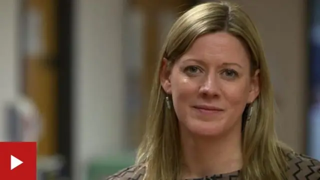 Гінеколог, доктор Наомі Крауч, стурбована тим, що сімейні лікарі звітують про збільшення кількості зовсім юних дівчаток, які прагнуть операції