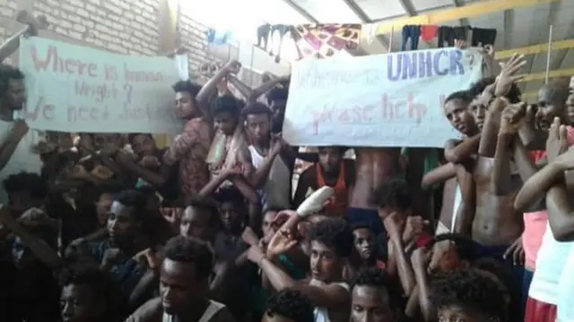 ኣብ ሊቢያ ኣብ ዝተፈላለዩ መሓዩራት ተሓጊጎም ዝርከቡ ኣፍሪቃዉያን ስደተኛታት ማሕበረሰብ ዓለም ክበጸዕሓሎም ይምሕጸኑ