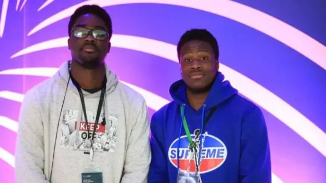 M. Dossou (L) et M. Emezue (R) espèrent développer leur projet en Afrique