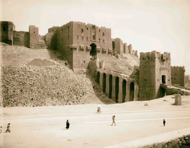 صورة قديمة لقلعة حلب
